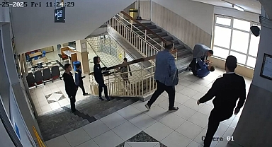 Ak Parti Yönetim Kurulu Üyesi, çocuğuyla tartışan öğrenciyi darp etti