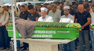 Namaz kılarken vahşice öldürülen adam defnedildi