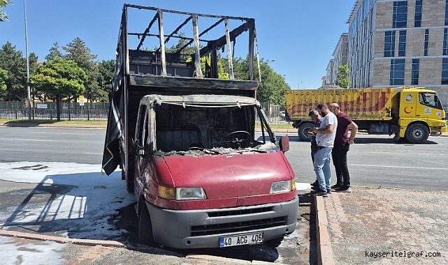Kayseri'de bir vatandaş aracını ateşe verdi