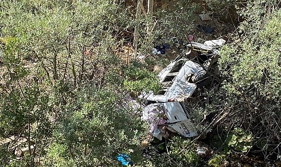 Sivas'ta minibüs devrildi; 3 ölü çok sayıda yaralı var