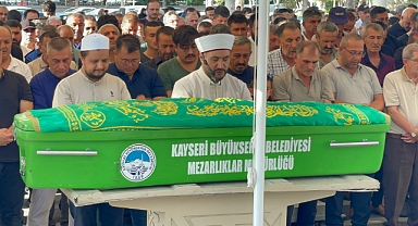 Bıçaklanarak öldürülen taksici toprağa verildi