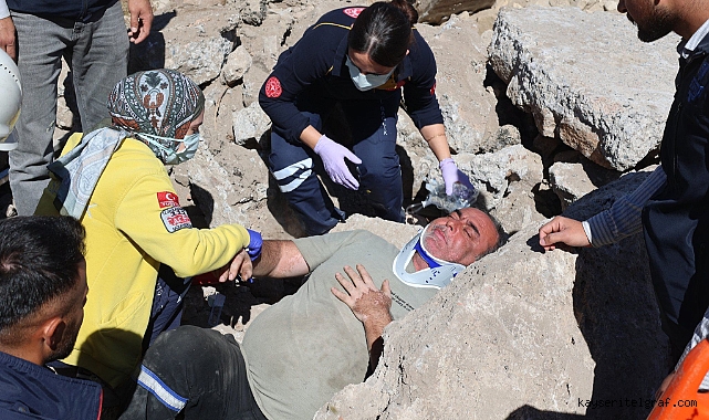 Bünyan’da deprem tatbikatında vatandaşlar enkazdan çıkarıldı