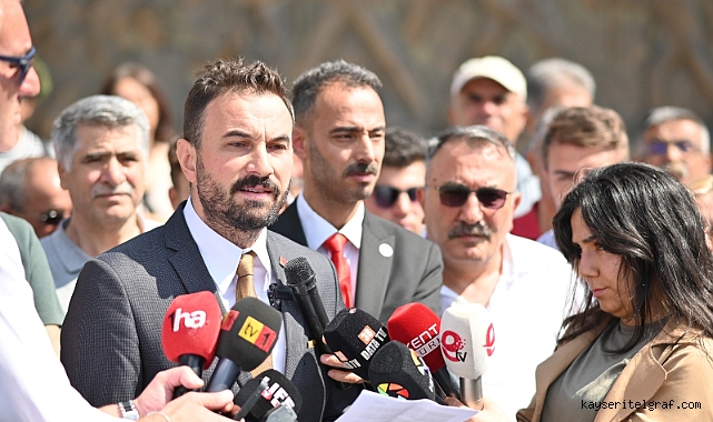 CHP, 102’nci kuruluş yıl dönümünü Cumhuriyet Meydanı’nda kutladı