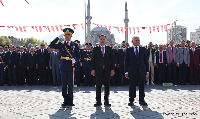 29 Ekim Cumhuriyet Bayramı çelenk sunma töreni gerçekleştirildi