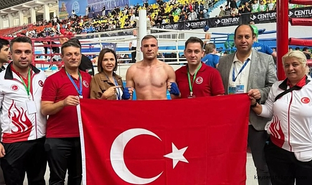 Bünyanlı Tosun Kick Boks’ta dünya şampiyonu oldu