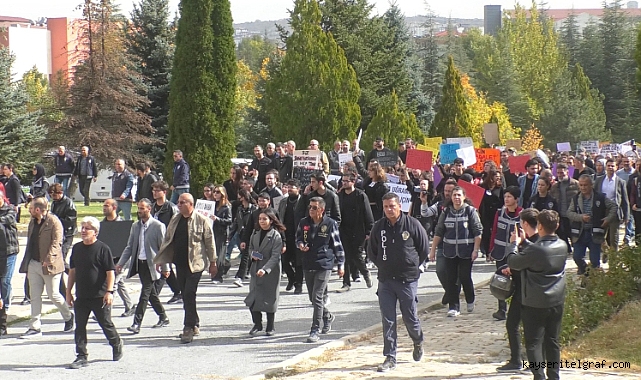 ERÜ Rektörü Altun protestocu öğrencilere seslendi