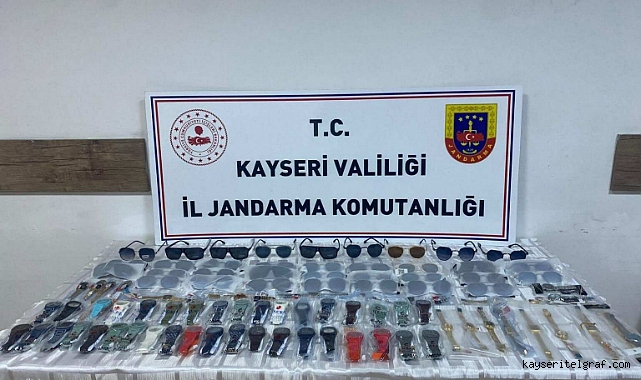 Jandarma, Kayseri'de kaçak saat ve gözlük operasyonu gerçekleştirdi