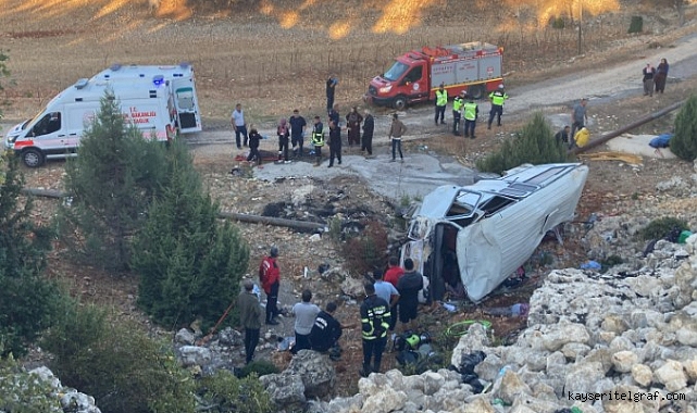 Mersin'de minibüs devrildi: 5 ölü,