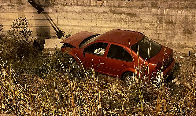 Otomobil su kanalına düştü