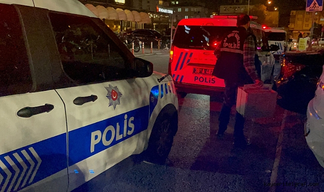 AVM önünde bıçaklı kavga, 1 yaralı