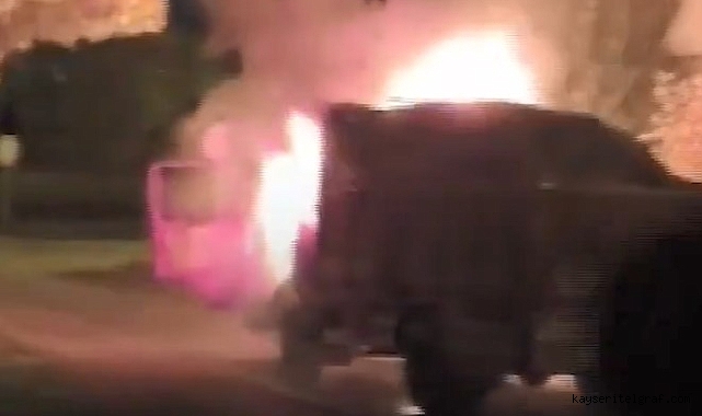 Aynı kişiye ait iki araçta yandı