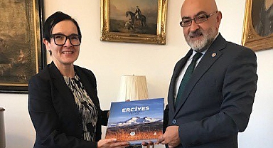 Cıngı Avusturya Büyükelçisi Juen'le bir araya geldi