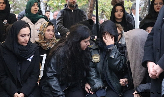 Eşi, şehidimizi üniformasıyla uğurladı