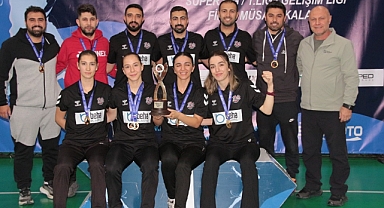 Kayseri Badminton Spor Kulübü namağlup şampiyon oldu 