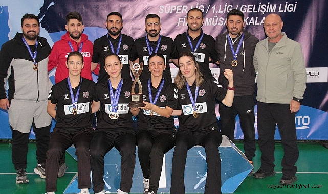 Kayseri Badminton Spor Kulübü namağlup şampiyon oldu