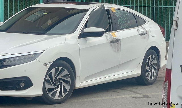 Mahkeme çıkışı husumetlilerine ateş eden zanlı başkasını yaraladı