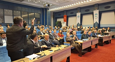 Büyükşehir Meclisi'nde 'pankart' gerginliği