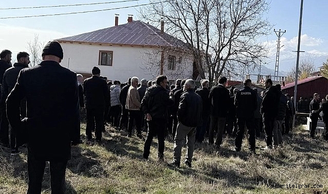 Eşini görmeye gelen adam tarafından öldürülen kadın toprağa verildi