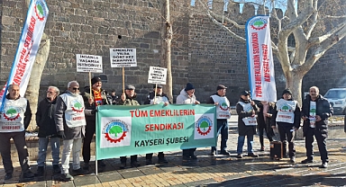 Emekli zammı meydanda protesto edildi