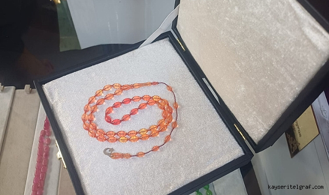 Heykelden dönüştürülen tespih, 35 bin liraya alıcısını bekliyor