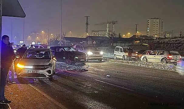 Hulusi Akar Bulvarı'nda peş peşe kazalar