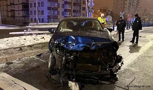 Kayseri'de yük treni ile araç çarpıştı