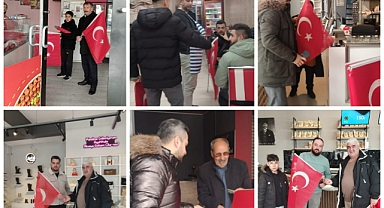 MHP ve Ülkü Ocakları Talas teşkilatı bayrak dağıttı