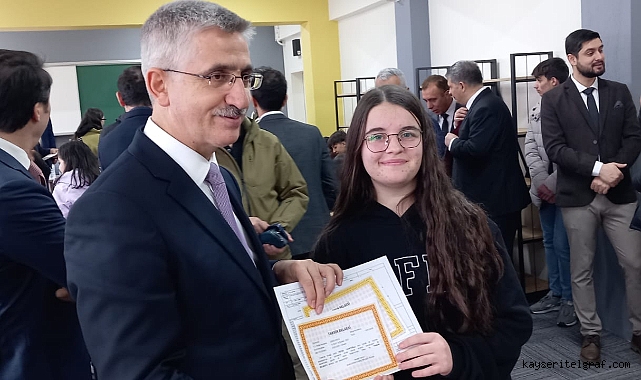 Milli Eğitim Bakan Yardımcısı Yılmaz, Develi'de karne dağıttı