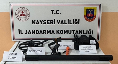 Tomarza’da kaçak kazı yapan 3 kişi yakalandı