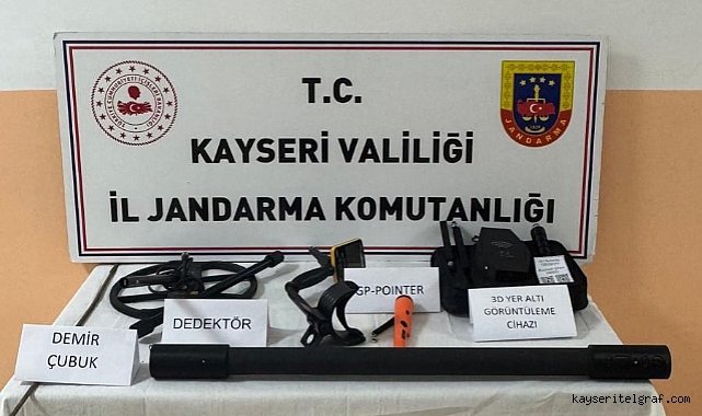 Tomarza’da kaçak kazı yapan 3 kişi yakalandı