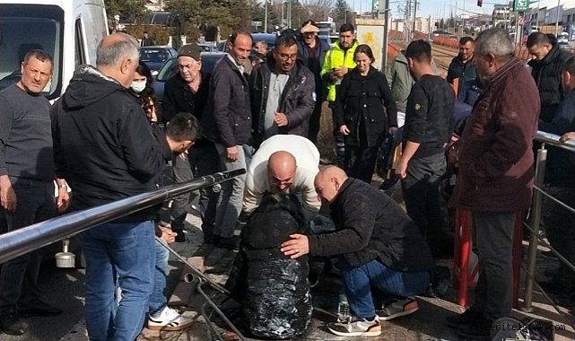 Beyazşehir'de otomobil yayaların arasına daldı