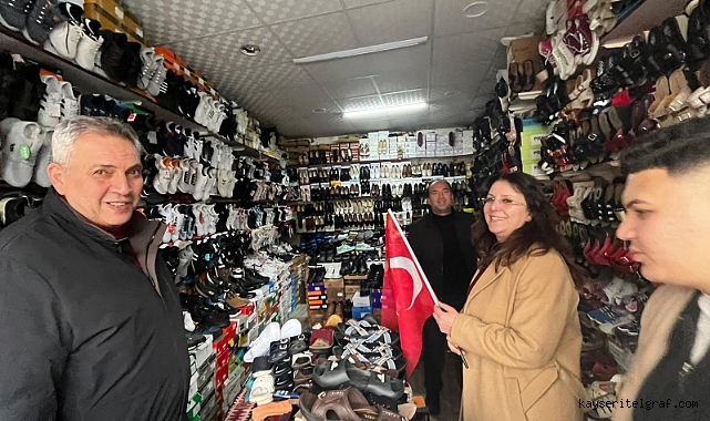 CHP İl Başkanı Özer Yahyalı'da bayrak dağıttı