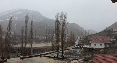 Develi’de sağanak yağış sele neden oldu 