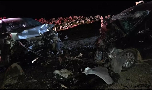 Diyarbakır’da otomobil ile hafif ticari araç kafa kafaya çarpıştı: 5 ölü