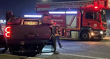 Ehliyetsiz sürücü kamyoneti devirdi