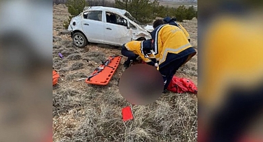 Eşini bıçaklayan zanlı kaçarken kaza yaparak hayatını kaybetti