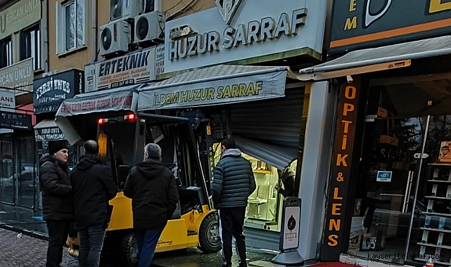 Forkliftle sarraf soyuldu