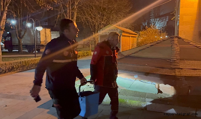 İtfaiyeden parkta çıkan yangına kovalı müdahale 