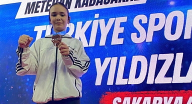 Kayserili sporculardan karatede iki madalya