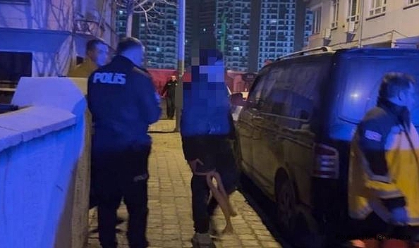 Sahabiye'de bıçaklanan genç binaya sığındı