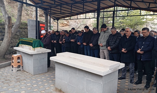 Trafik kazasında ölen 2 yaşındaki bebek Kayseri’de toprağa verildi 