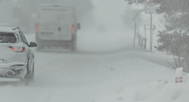 Tufanbeyli Kavşağı-Göksun yolu tır ve çekici trafiğine kapandı