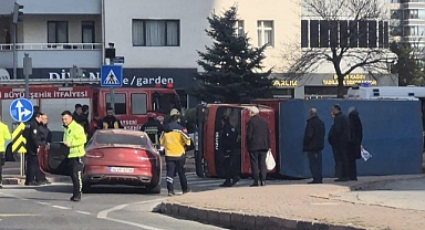 Yıldırım Beyazıt'ta kamyon yan yattı
