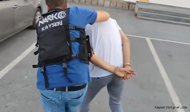 Bir buçuk kilo uyuşturucuyla yakalanan sanığa hapis