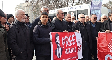 CHP İl Başkanı Özer, meydanda İmamoğlu'nun mektubunu okudu