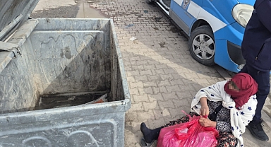 Evden getirdiklerini çöpten toplamış gibi gösteren dilenciler yakalandı 
