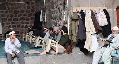 İtikaf sünnetini Hacı Kılıç'ta yerine getiriyorlar