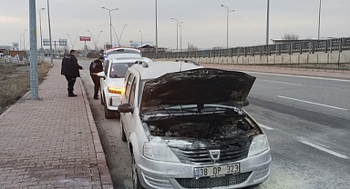 Kayseri'de seyir halindeki otomobil alev aldı 
