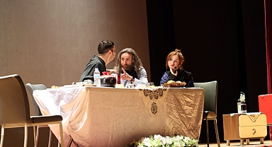 Talas'ta 'Bir Meddah Arkadaşım Var' oyunu sergilendi