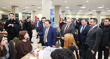 Vali Çiçek iftarını öğrencilerle yaptı